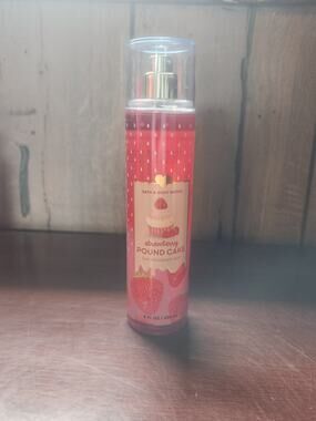 Bath & Body Works Strawberry Pound Cake Fragrance Mist 8oz New